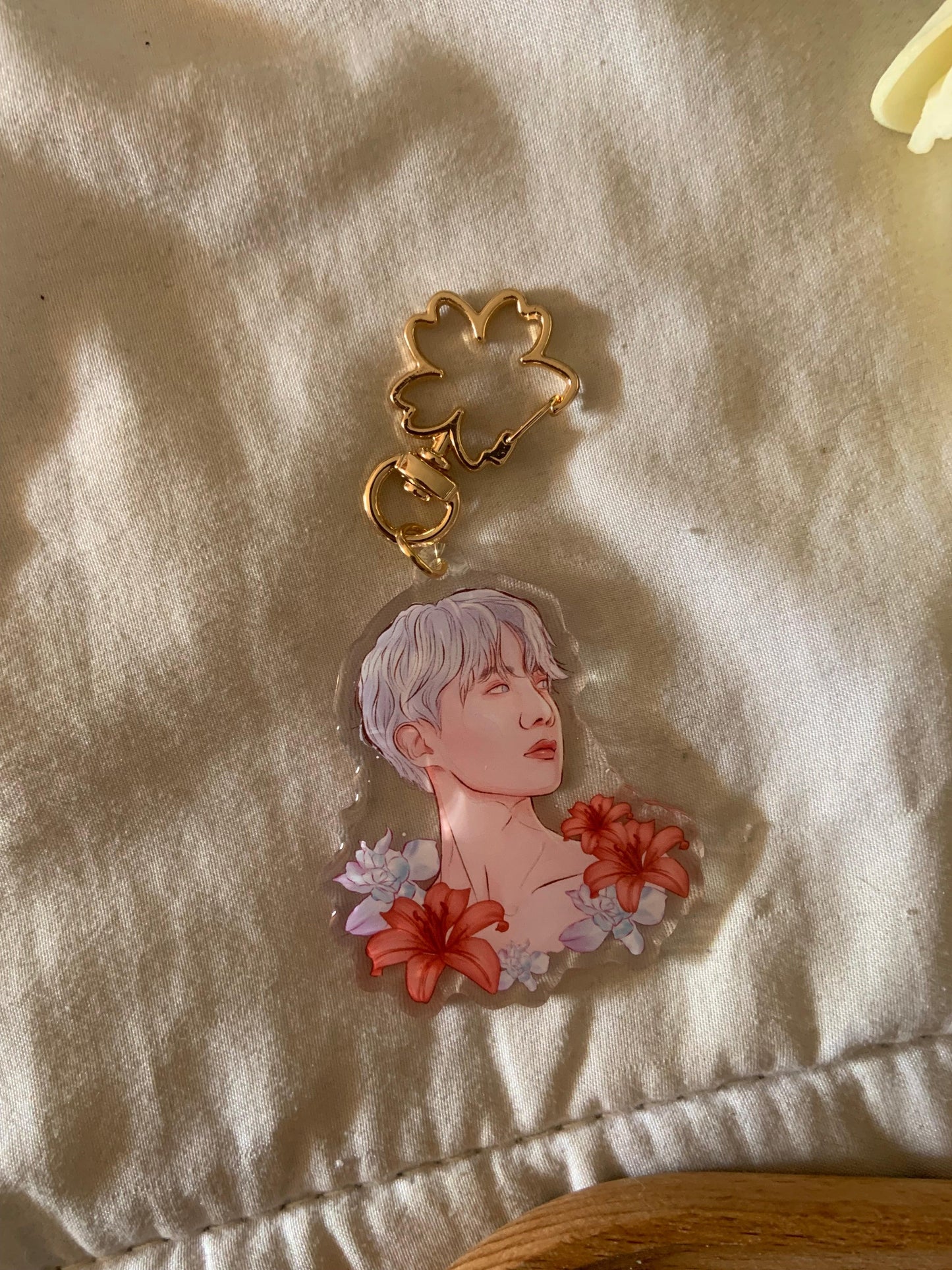 J-HOPE, Smeraldo Keychain - Vy's Magic Shop ✨