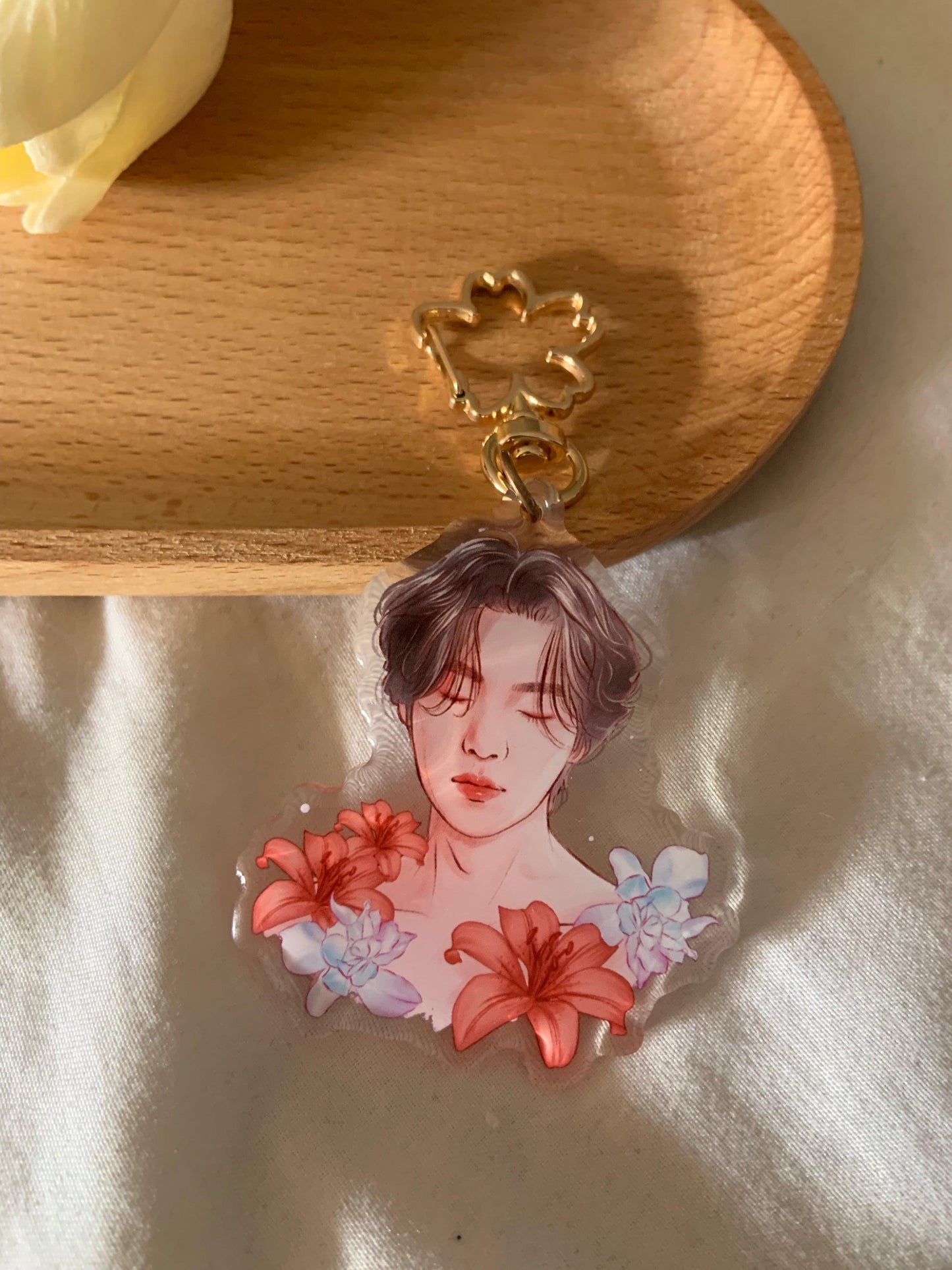 SUGA - Smeraldo Keychain - Vy's Magic Shop ✨